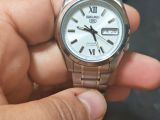 Seiko klasik versiyon 5